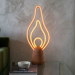 Fiaccola: Lampada Design Ispirata al Mito di Prometeo