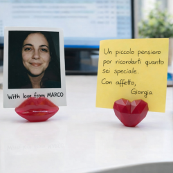 Rossorubino: Porta Polaroid a Cuore Geometrico | CHIRO PRODUCTION
